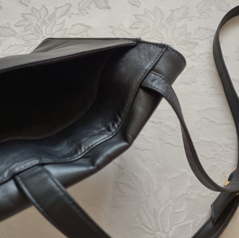 Vintage Black flap leather crossbody - Picture 3 of 12